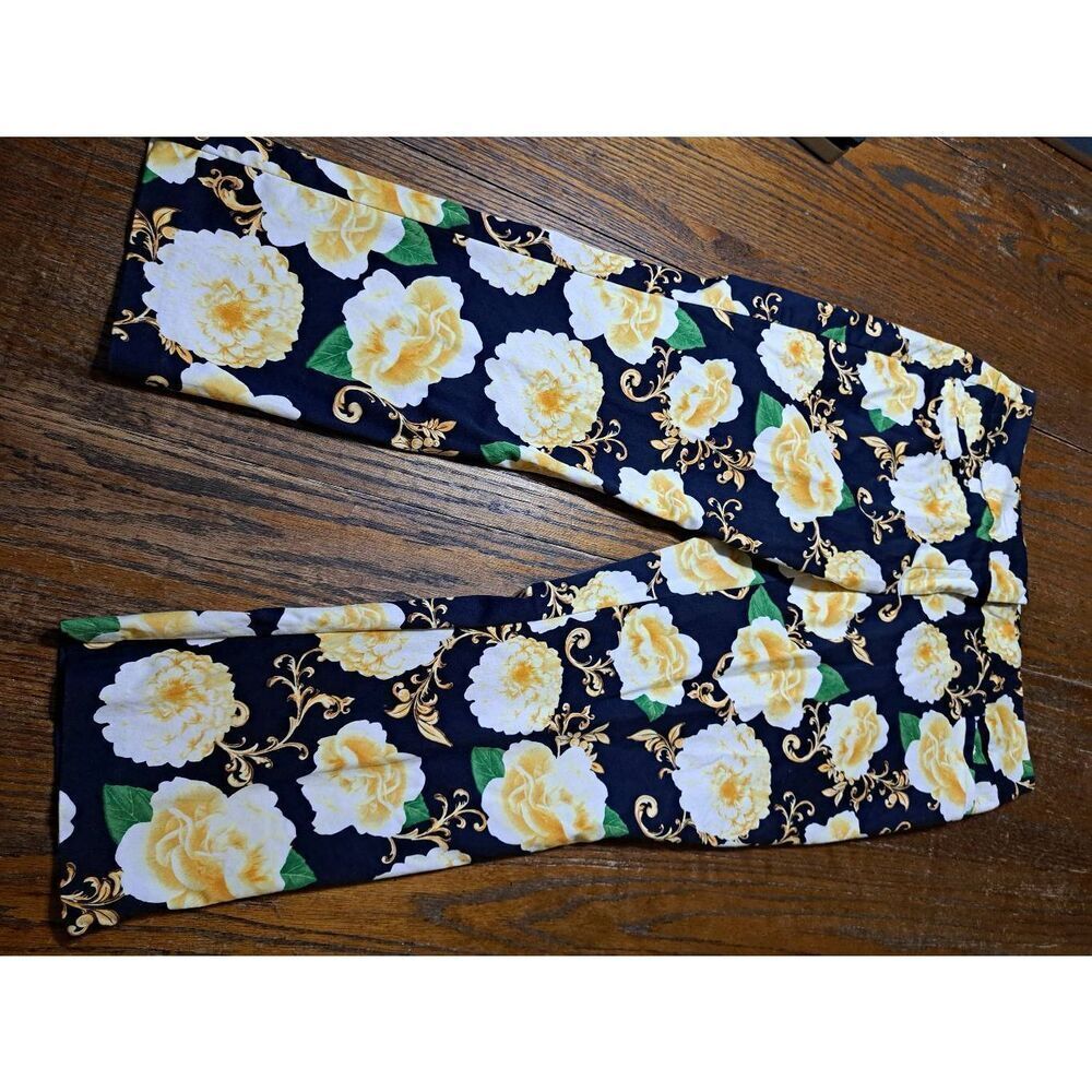 Size 8 7th Avenue Suiting Collection New York Co Blue Yellow White Floral Capris